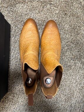 Taft Paris Embossed Tan Chelsea Boots